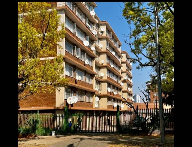 1.5 BEDROOM APARTMENT FOR SALE IN SUNNYSIDE
